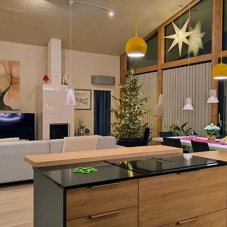 Riverbank Villa *