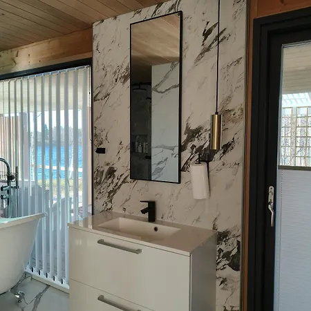 Riverbank Villa *
